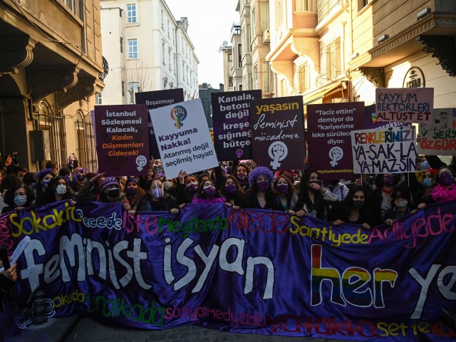 Violenza contro le donne: la Turchia revoca la firma alla Convenzione di Istanbul