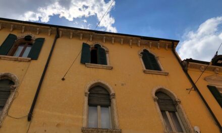 Verona: pioggia di calcinacci in via Mazzini
