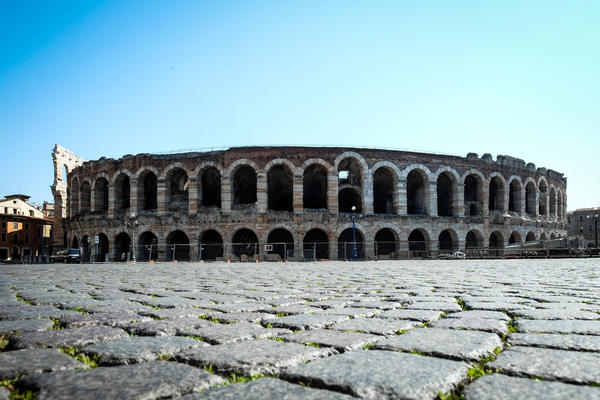 Verona: 67 colonne per Fondazione Arena