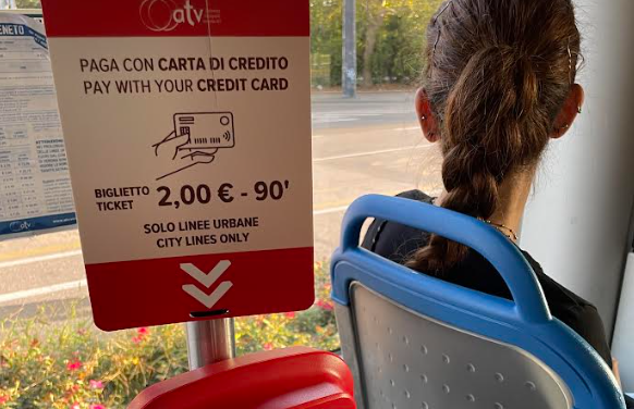 “Bip e vai”, la novità ATV: pagamenti con carta di credito sui bus urbani