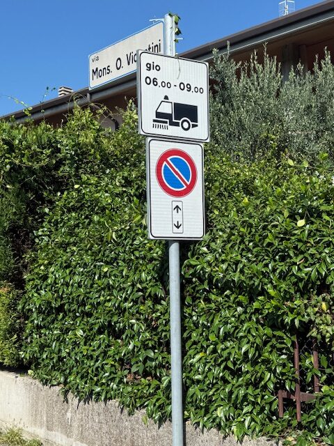 Senso unico, doppio disagio: la protesta dei residenti di Via Vicentini a Settimo